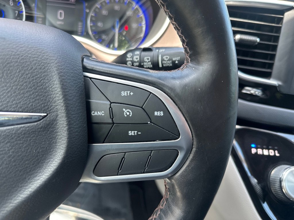 Used 2019 Chrysler Pacifica Touring-L image 23