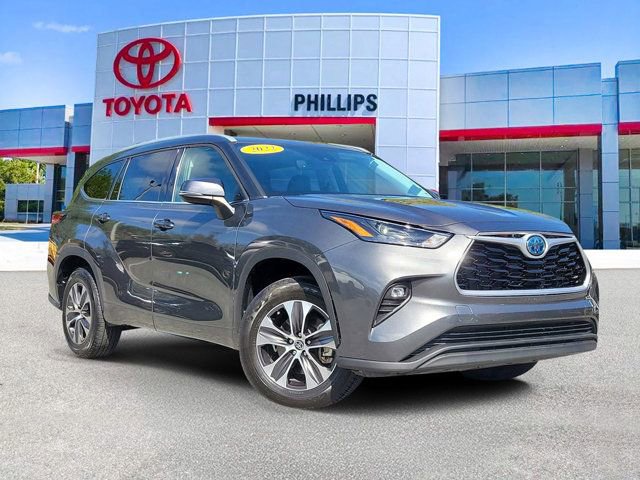 Used 2022 Toyota Highlander XLE image 1