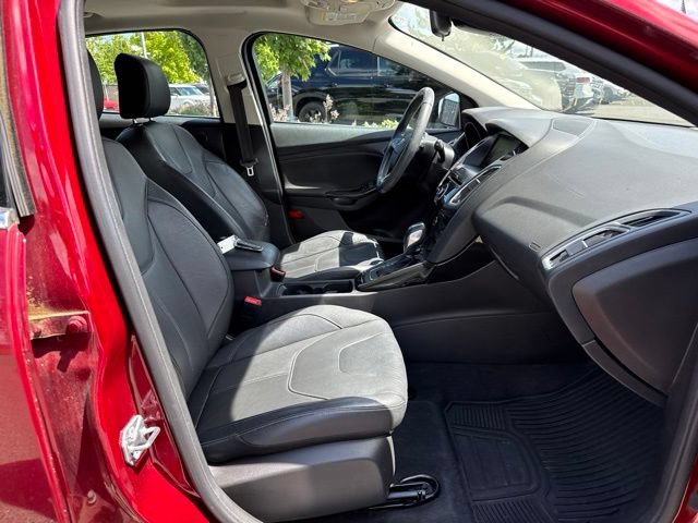 Used 2015 Ford Focus Titanium w/ Titanium Technology Package FWD image 9