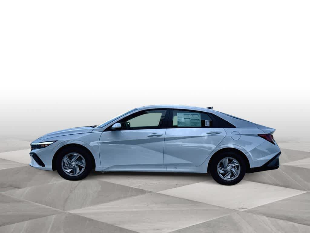 New 2026 Hyundai Elantra SE FWD image 5