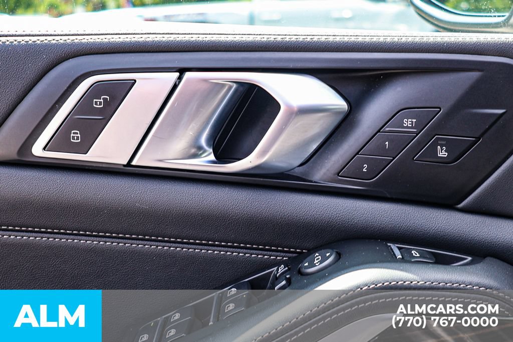 Used 2025 BMW X5 xDrive50e AWD/4WD image 48