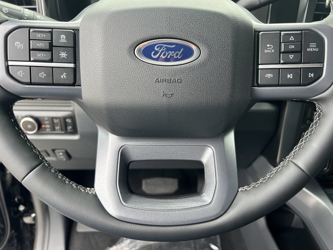 New 2026 Ford F250 Lariat w/ Black Appearance Package AWD/4WD image 11