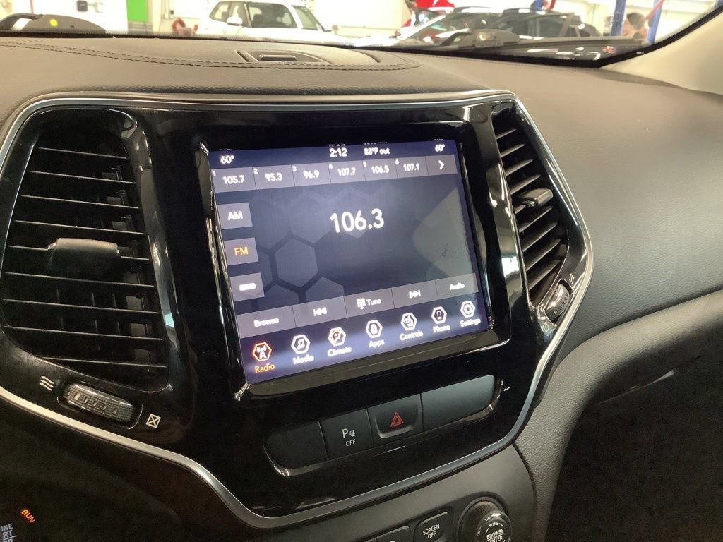 Used 2019 Jeep Cherokee Limited AWD/4WD image 10