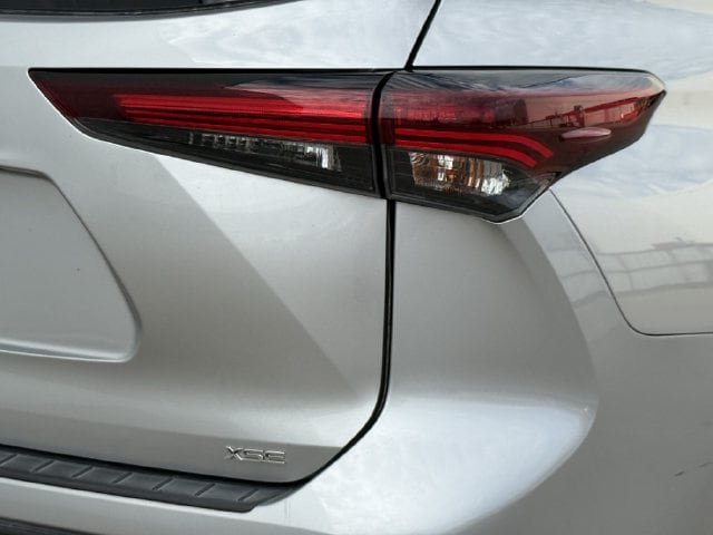 Used 2024 Toyota Highlander XSE FWD image 7