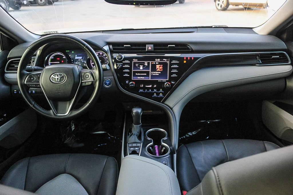 Used 2020 Toyota Camry XLE w/ Preferred Accessory Package FWD image 13