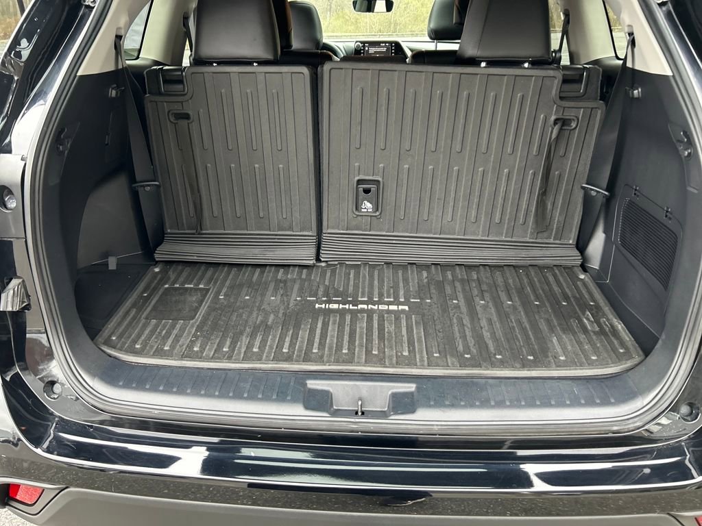 Used 2022 Toyota Highlander XLE image 27