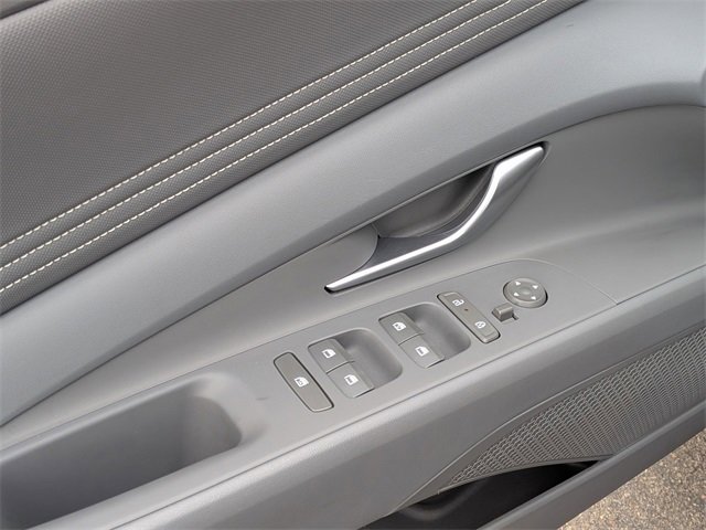 Used 2025 Hyundai Elantra Sport image 9
