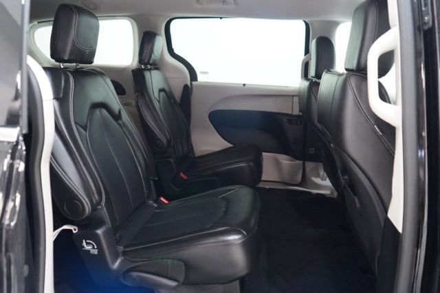 Used 2024 Chrysler Pacifica Touring-L image 37
