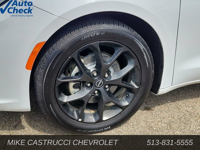 Used 2025 Chrysler Pacifica Limited FWD image 9
