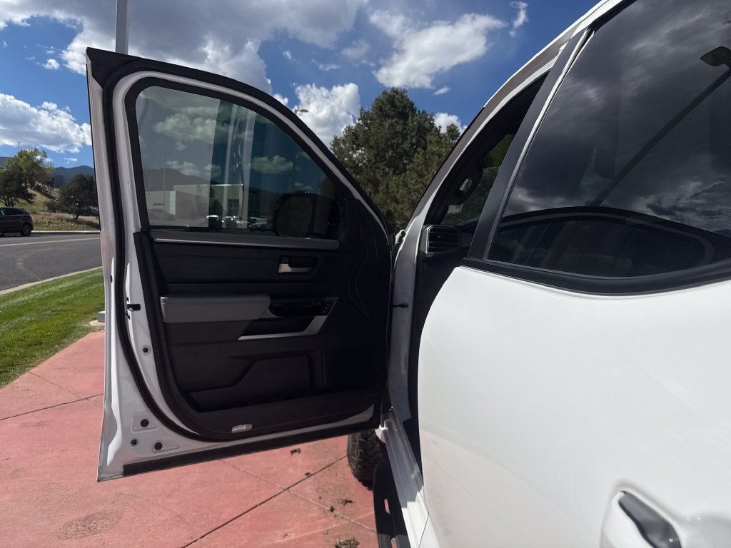 Used 2025 Toyota Tundra Limited AWD/4WD image 10