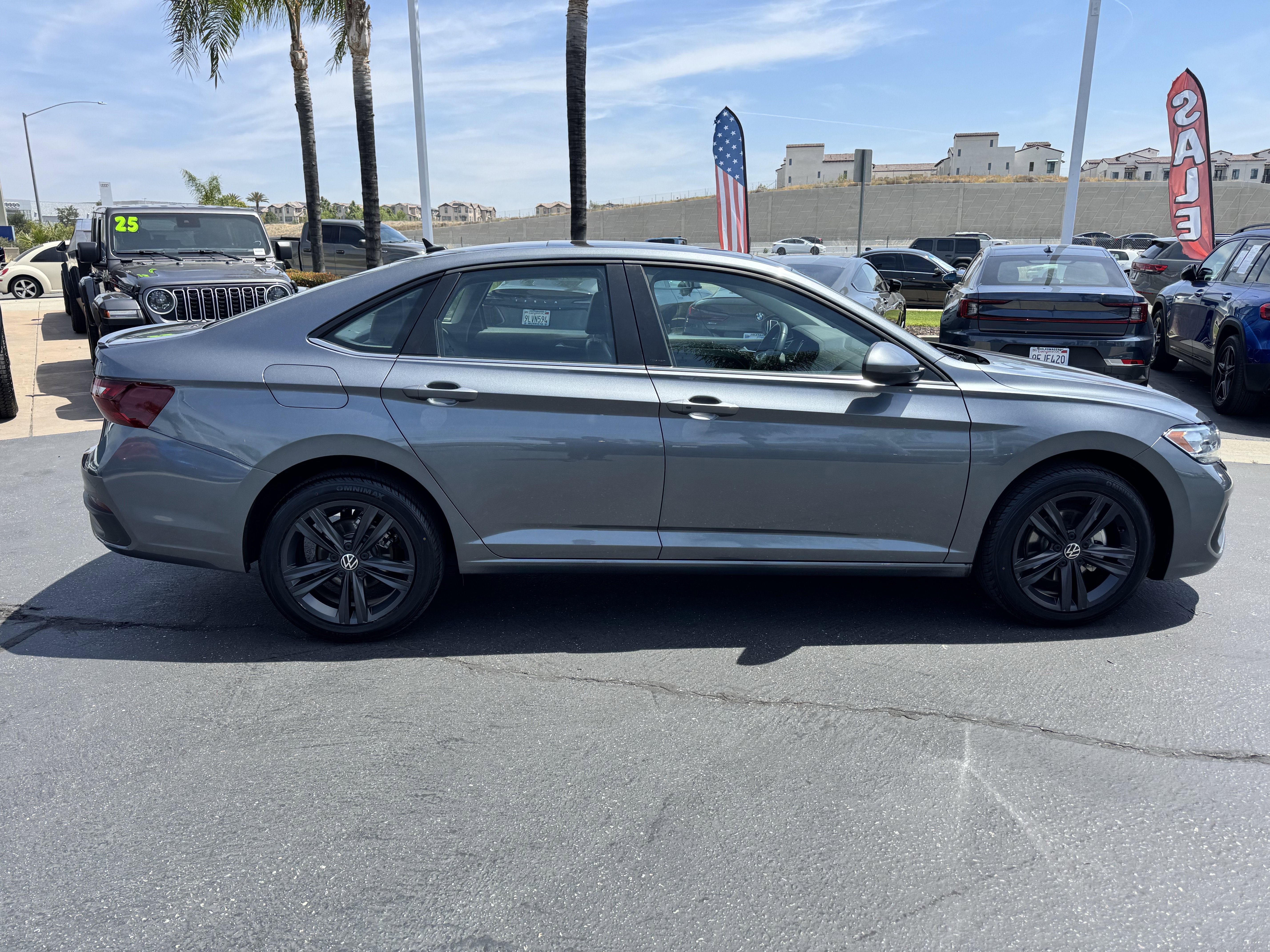Used 2023 Volkswagen Jetta SE w/ Panoramic Sunroof Package FWD image 11