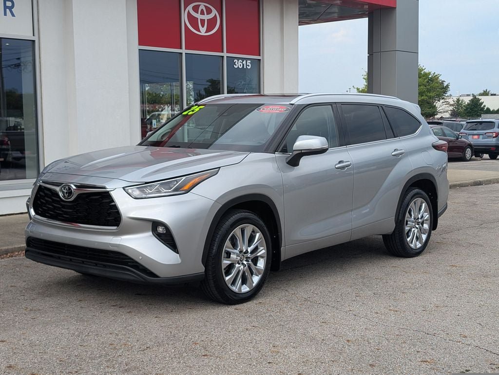 Certified 2025 Toyota Highlander Limited AWD/4WD image 3