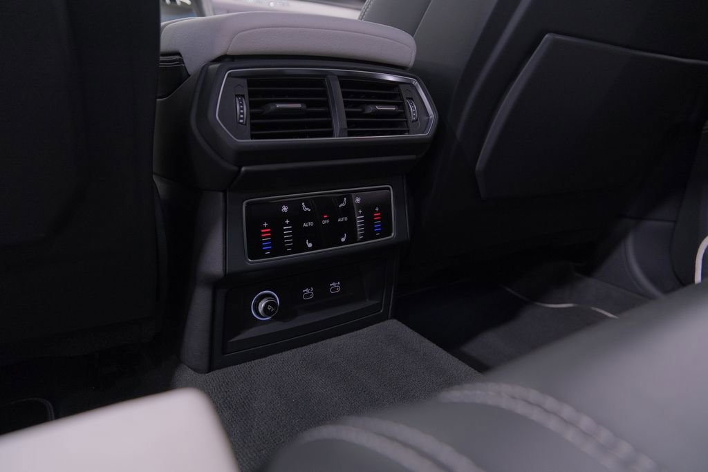 Used 2022 Lamborghini Urus image 37