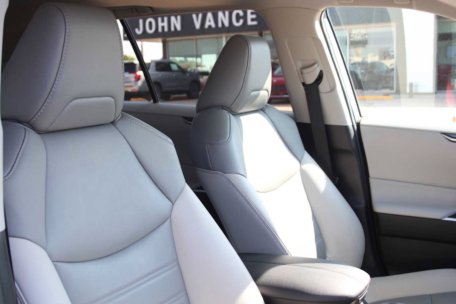Used 2021 Toyota RAV4 XLE Premium FWD image 18