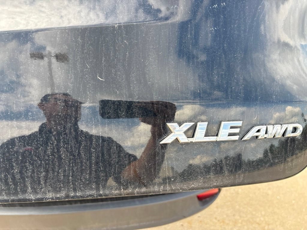 Used 2019 Toyota Highlander XLE AWD/4WD image 25