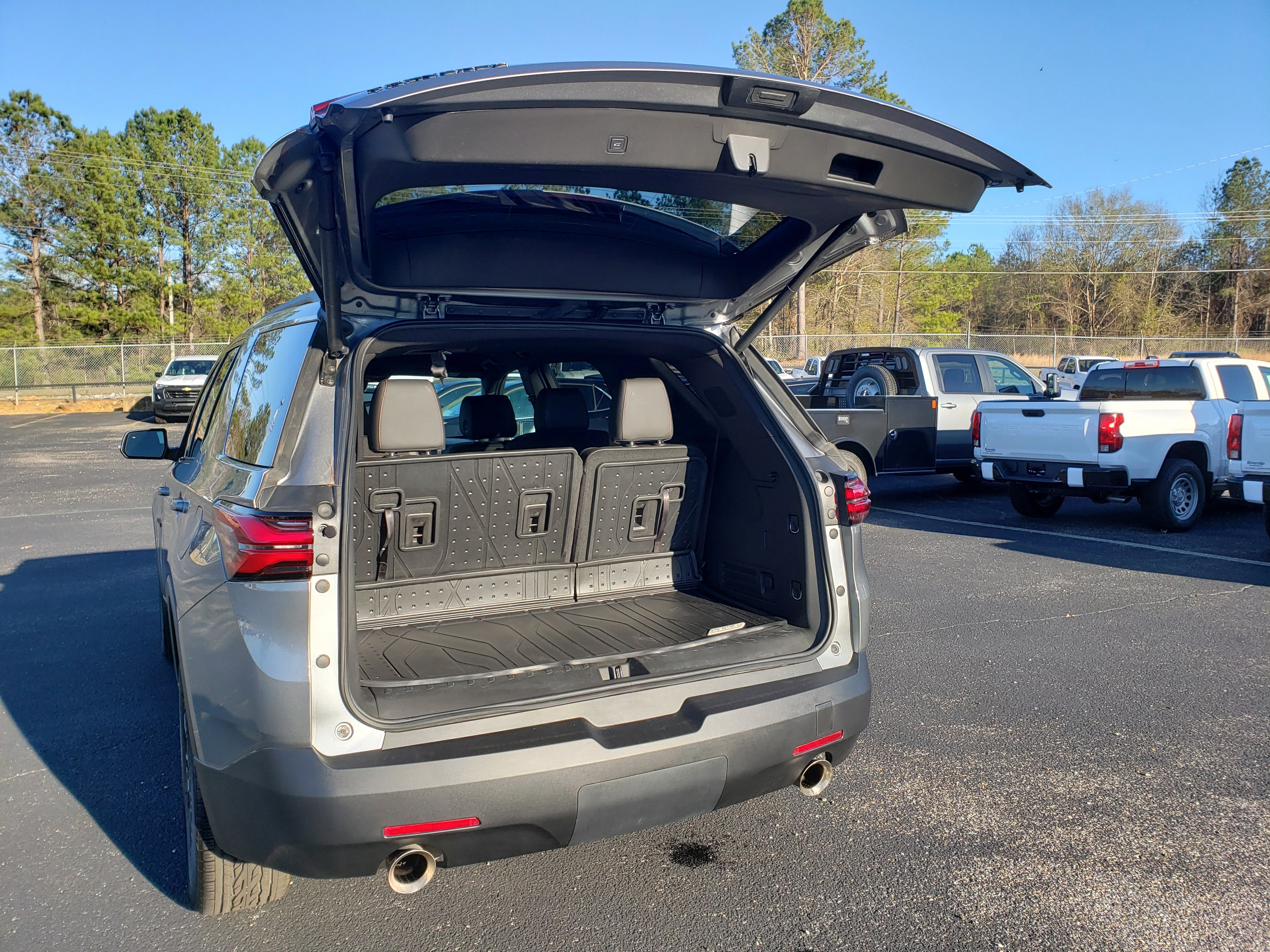 Used 2023 Chevrolet Traverse RS w/ LPO, Floor Liner Package image 9