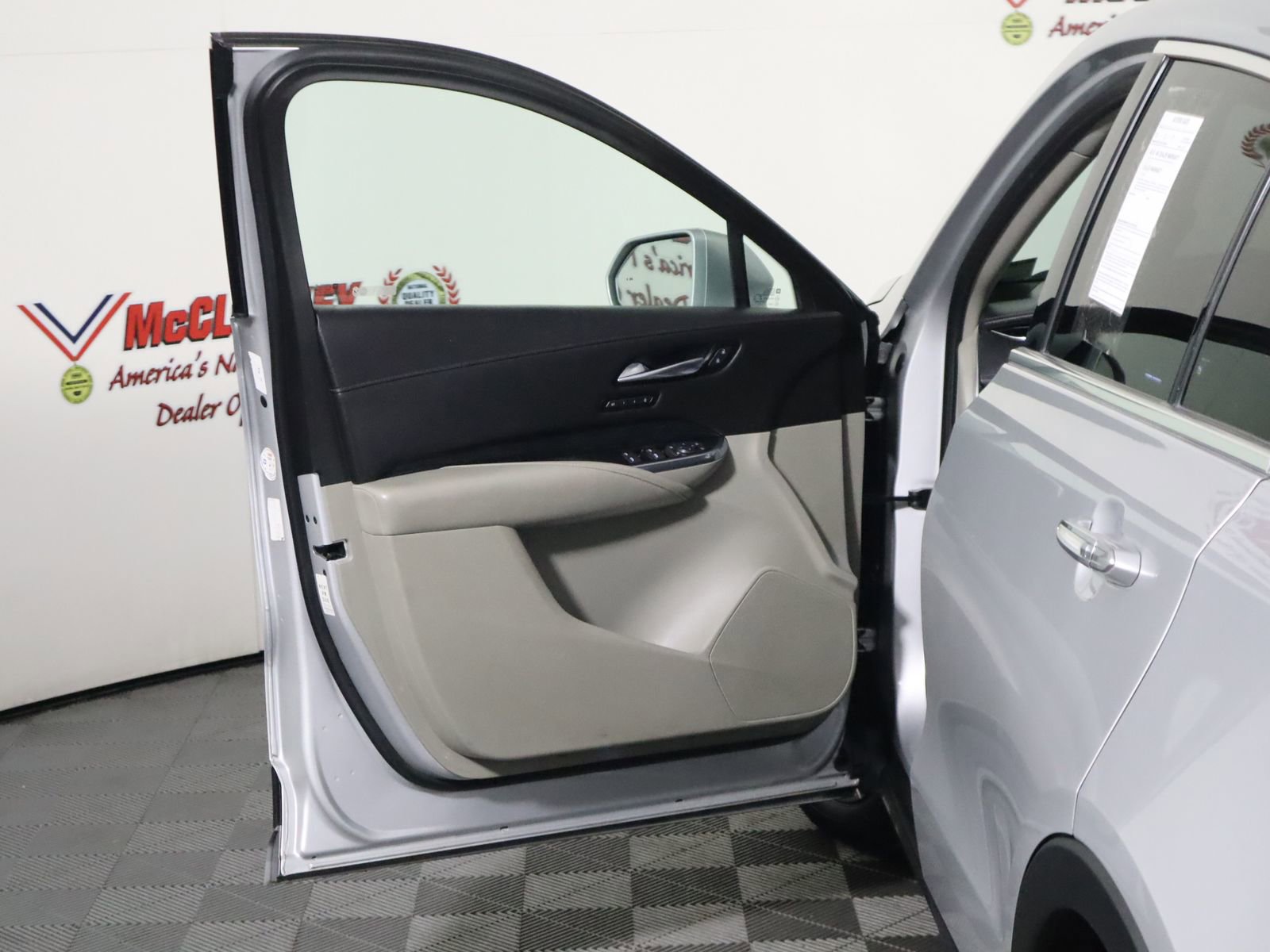 Used 2020 Cadillac XT4 Premium Luxury FWD image 26