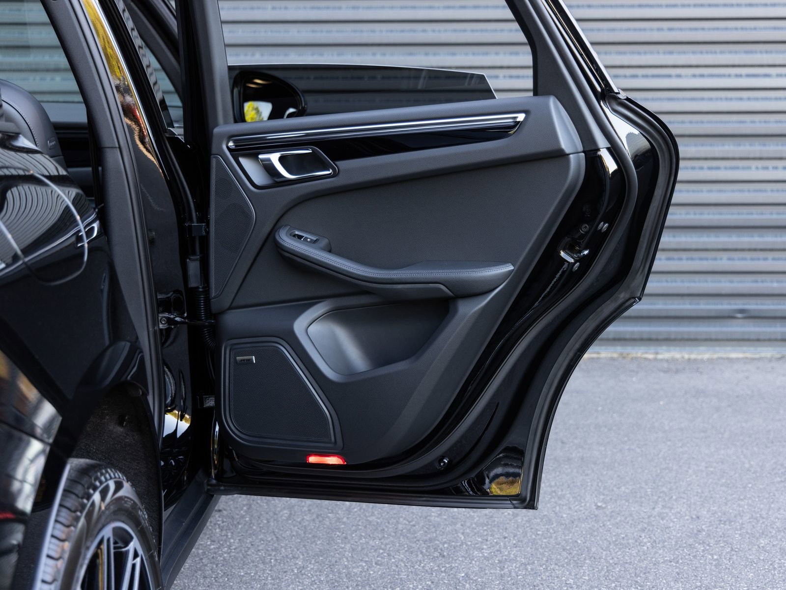 Certified 2026 Porsche Macan AWD/4WD image 29