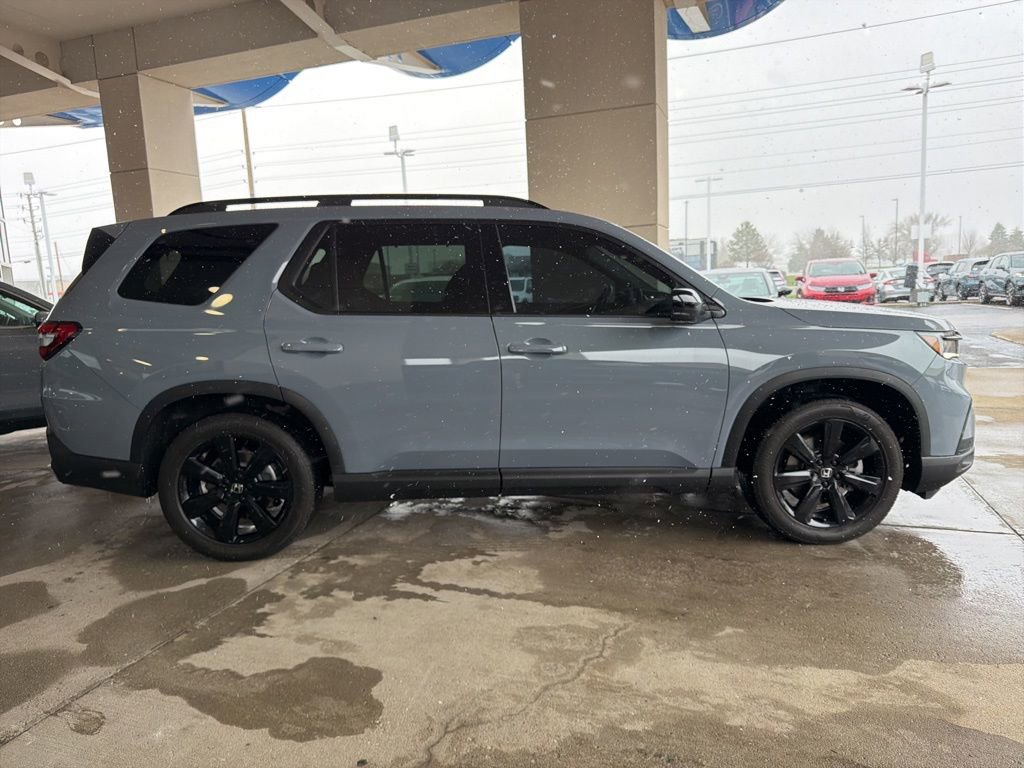 Certified 2025 Honda Pilot Black Edition image 6