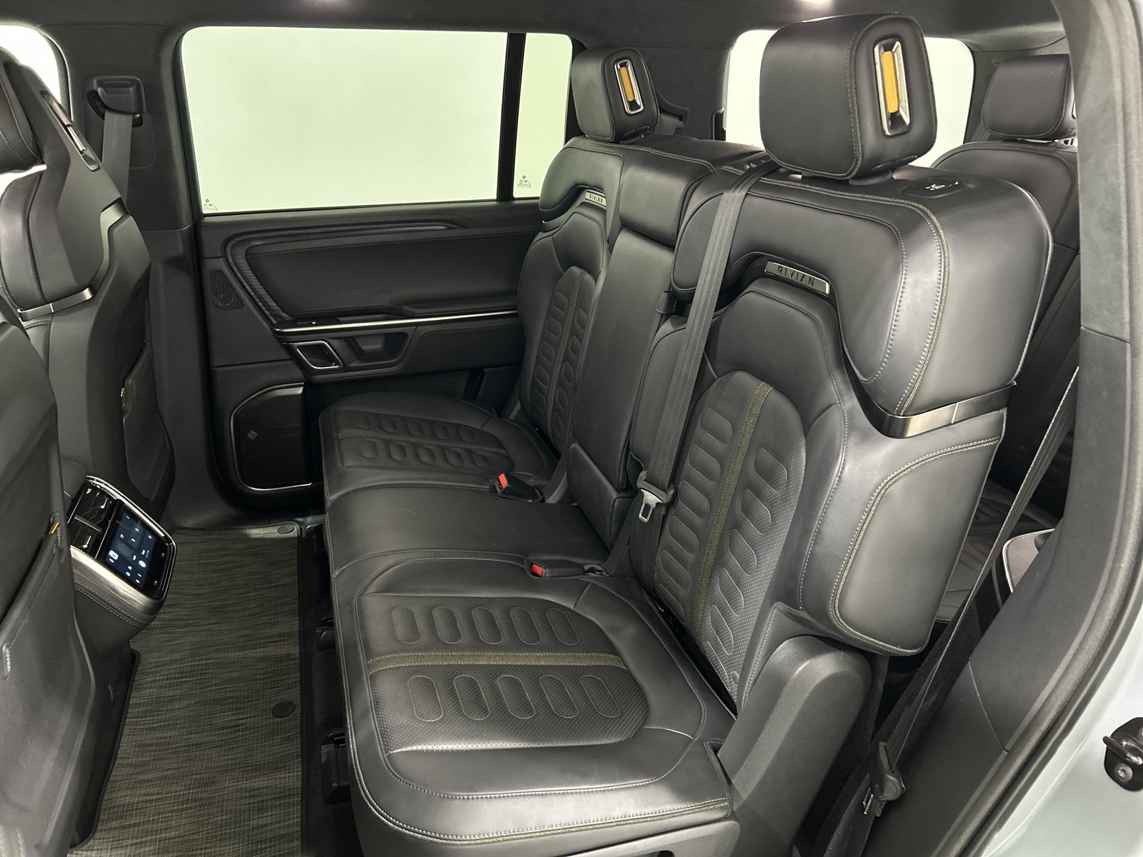 Used 2024 Rivian R1S Adventure AWD/4WD image 21