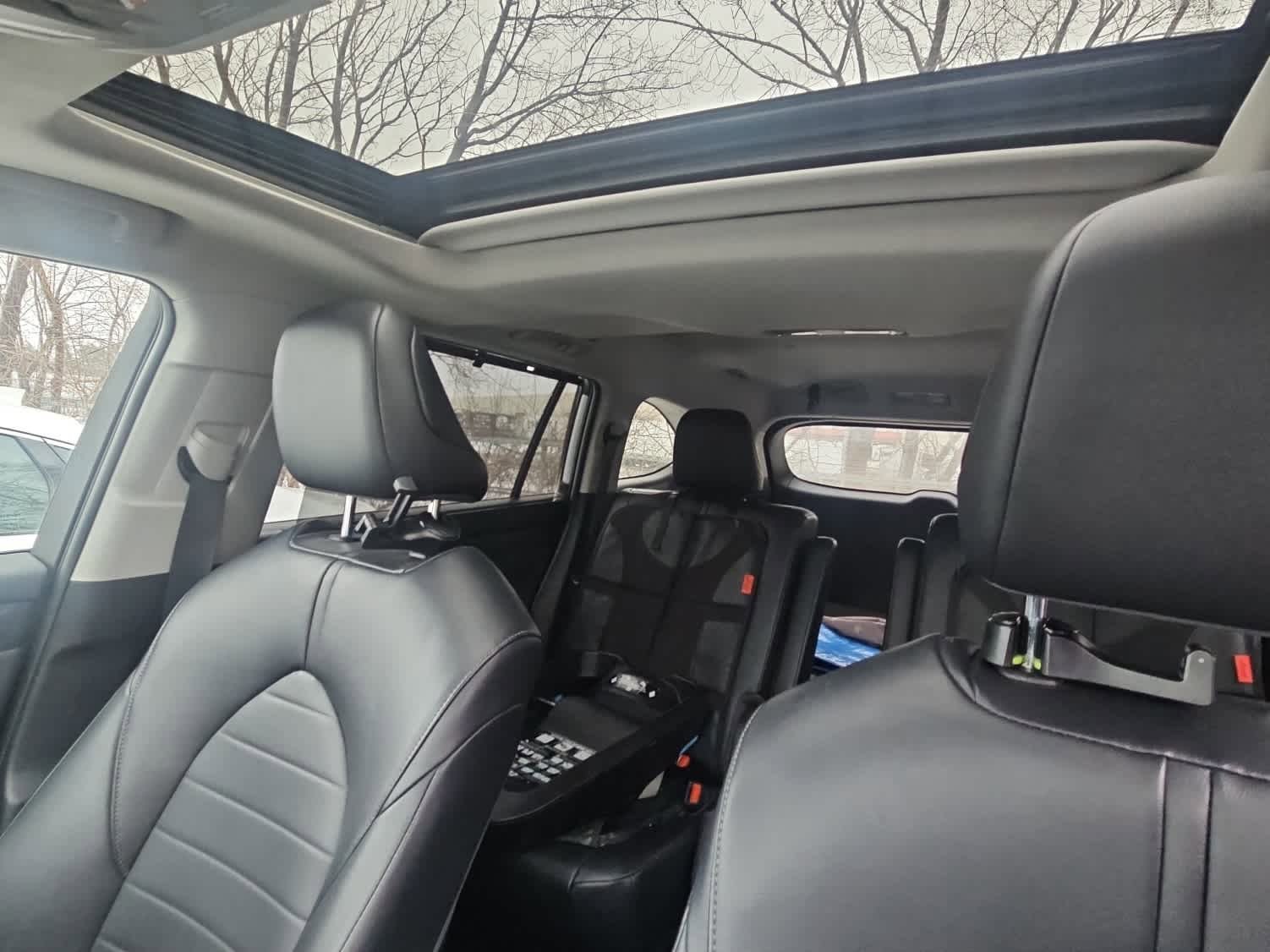 Used 2022 Toyota Highlander XLE image 6