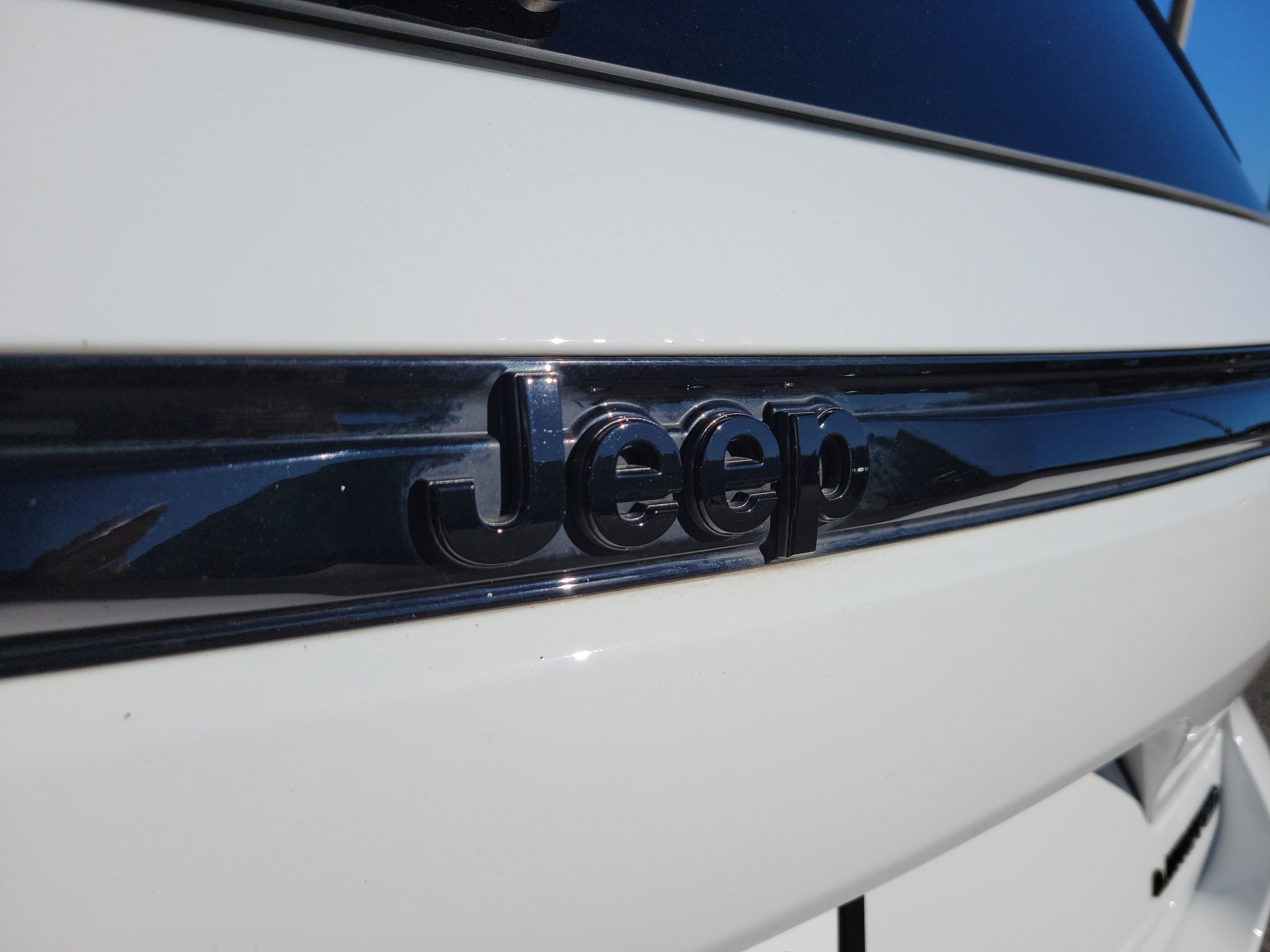 Used 2023 Jeep Grand Cherokee Limited w/ Luxury Tech Group II image 10