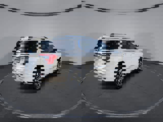 Used 2023 GMC Acadia Denali image 8