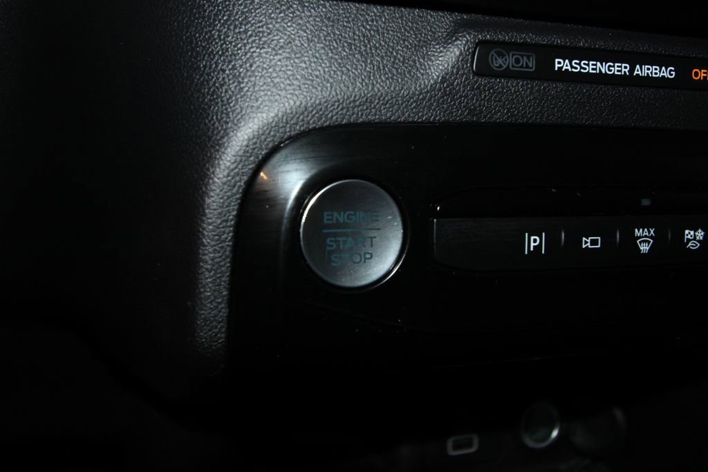 Used 2025 Ford Escape Platinum w/ Premium Technology Package AWD/4WD image 12