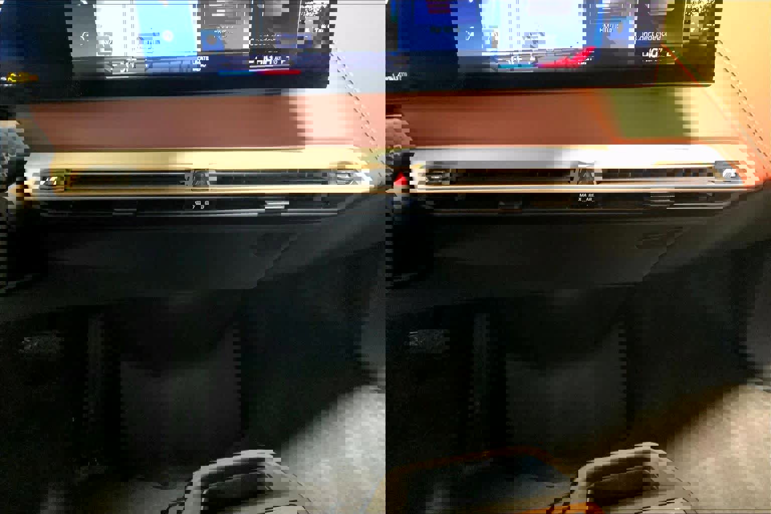 Used 2023 BMW iX xDrive50 w/ Premium Package image 34