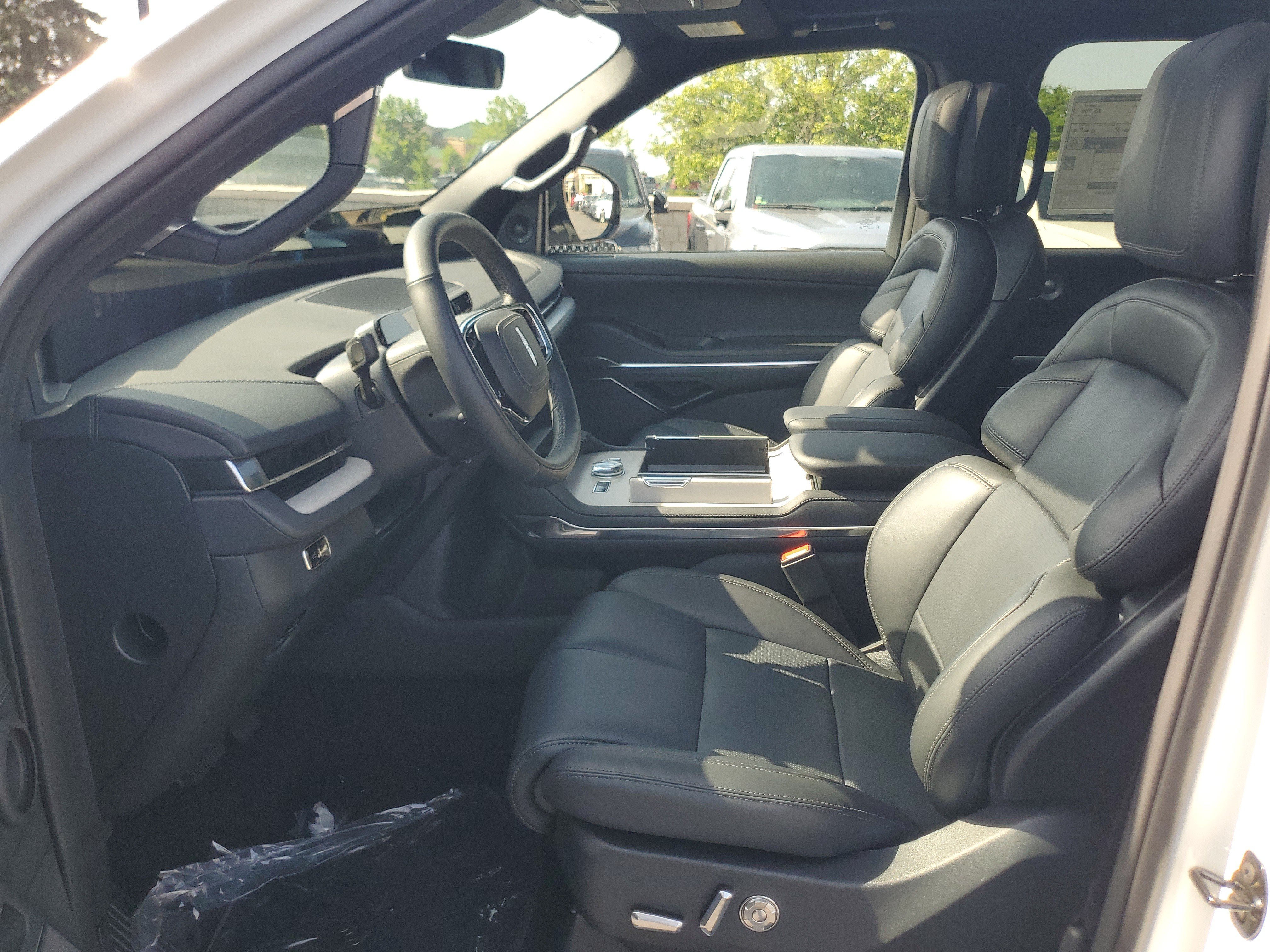 New 2027 Lincoln Navigator Reserve w/ Jet Appearance Package AWD/4WD image 12