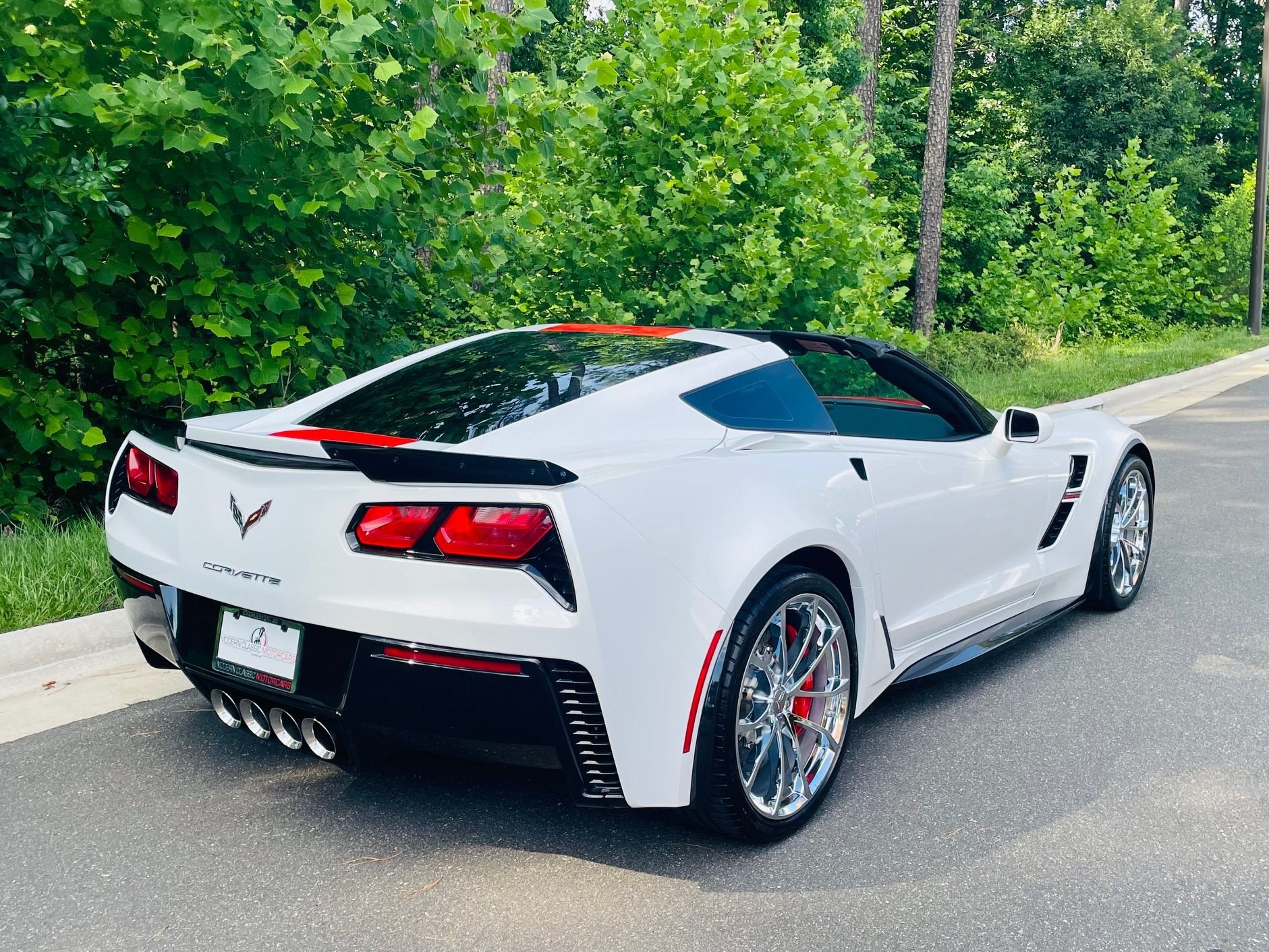 Used 2017 Chevrolet Corvette Grand Sport w/ Z07 Performance Package RWD image 3