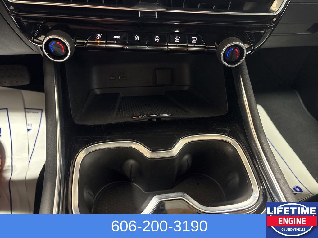 Used 2024 Chevrolet Traverse RS image 19