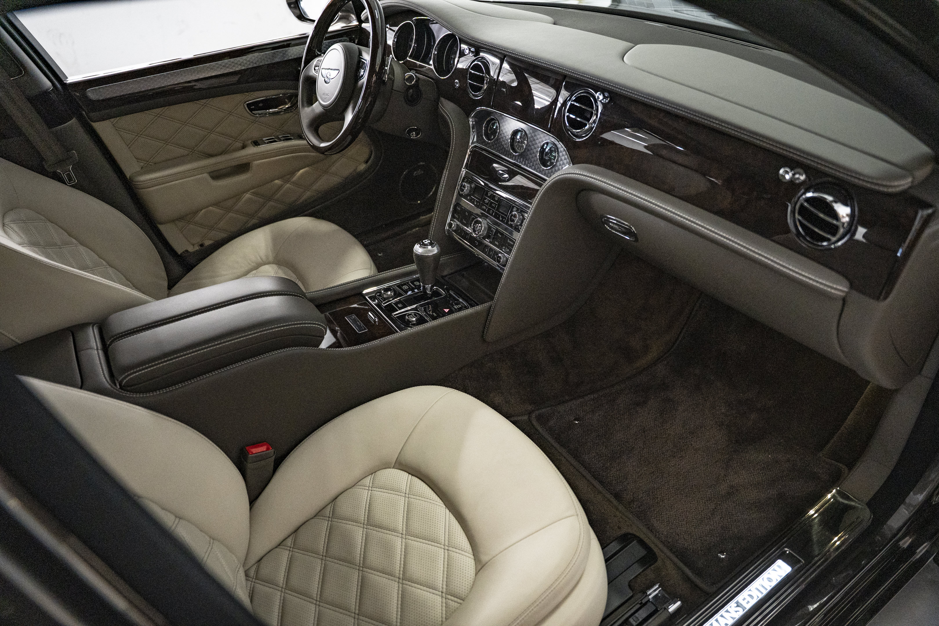 Used 2013 Bentley Mulsanne RWD image 39