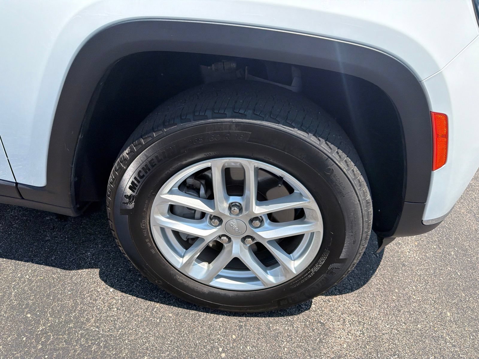 Used 2023 Jeep Grand Cherokee L Laredo AWD/4WD image 30
