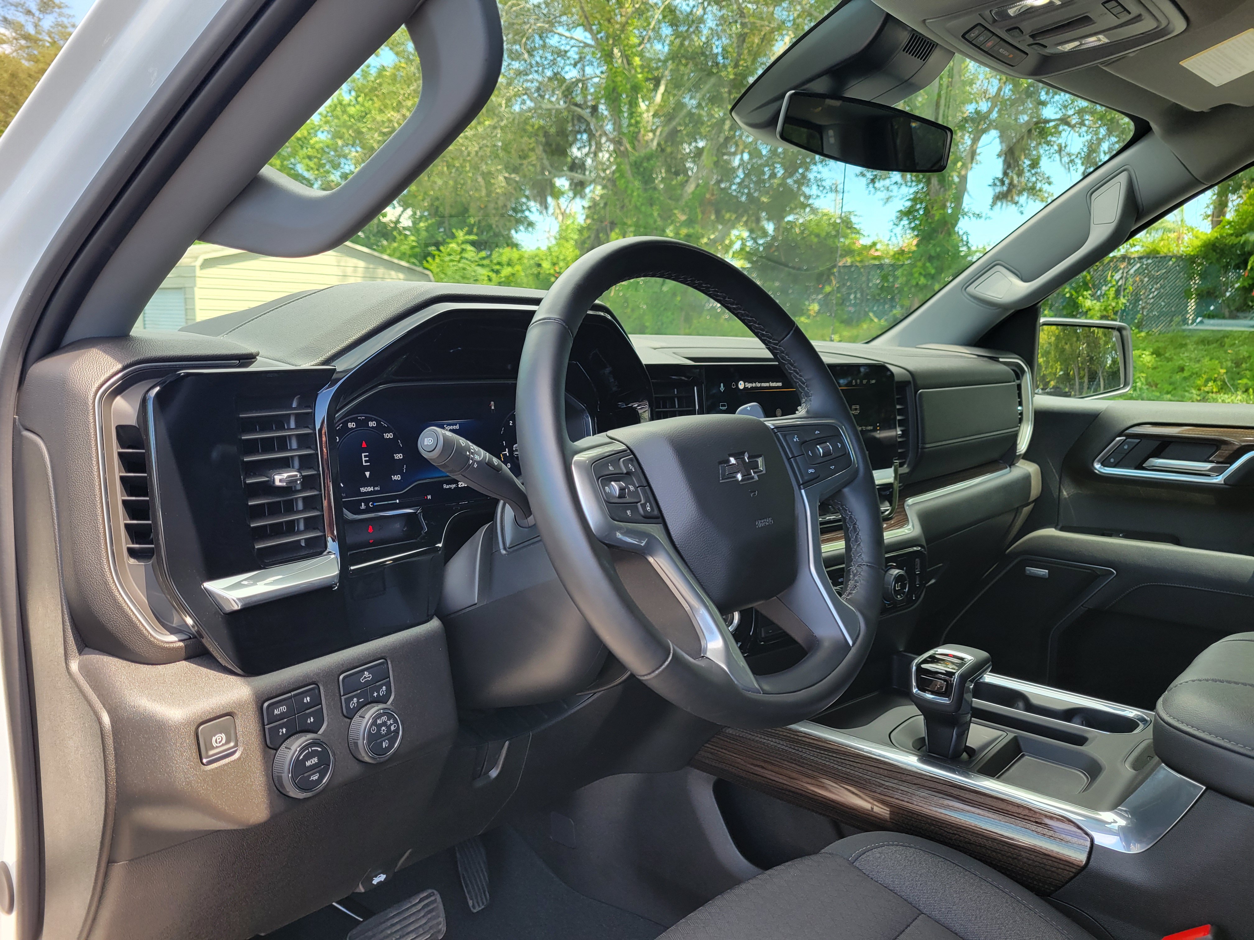 Certified 2025 Chevrolet Silverado 1500 RST AWD/4WD image 32