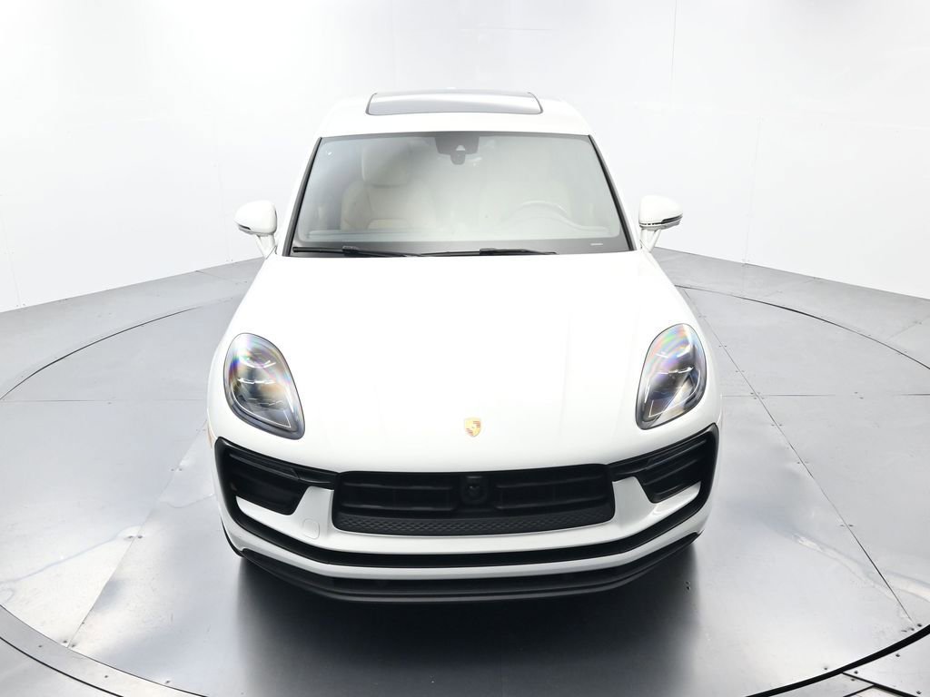 Certified 2023 Porsche Macan AWD/4WD image 43