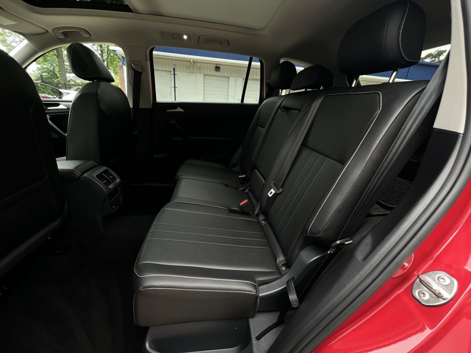 Used 2022 Volkswagen Tiguan SE AWD/4WD image 34