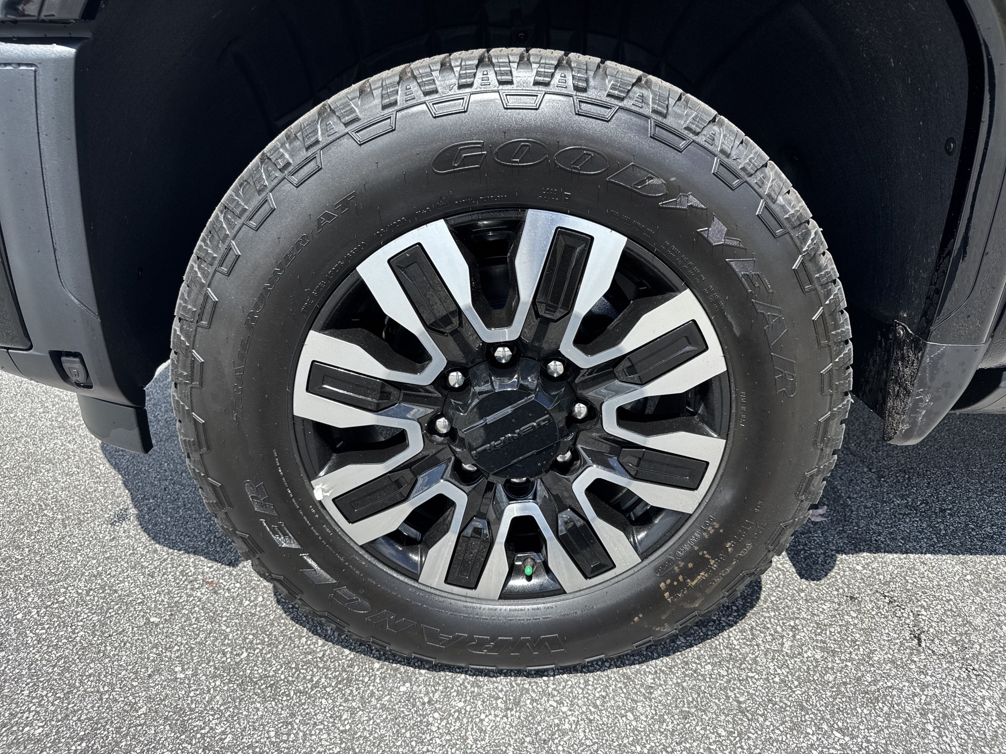 New 2026 GMC Sierra 2500 Denali Ultimate w/ LPO, Black Badging Package AWD/4WD image 13