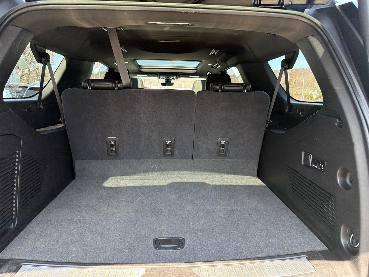 Used 2021 GMC Yukon XL Denali w/ Denali Premium Package image 11