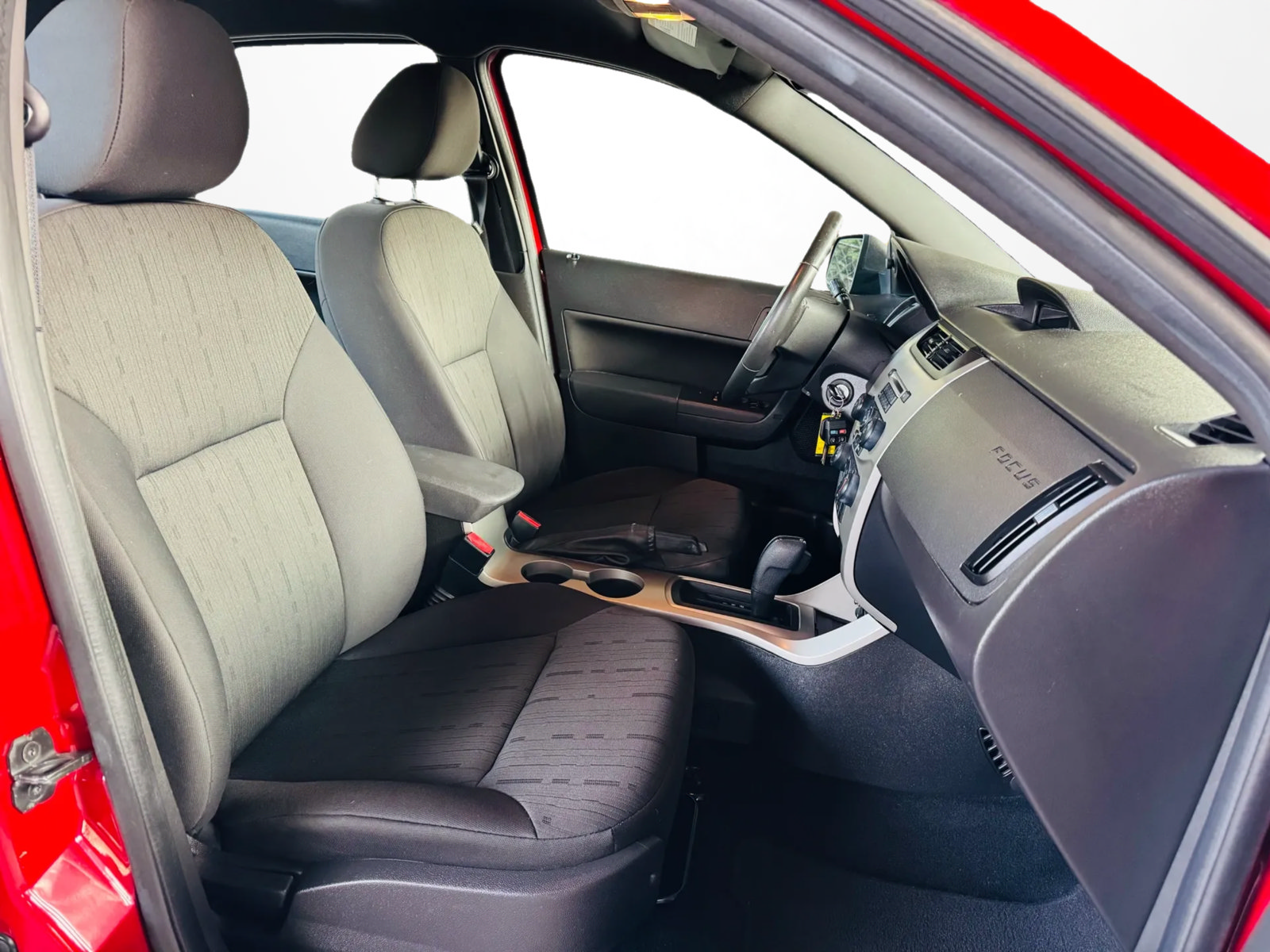 Used 2011 Ford Focus SE w/ 201A Rapid Spec Order Code FWD image 15