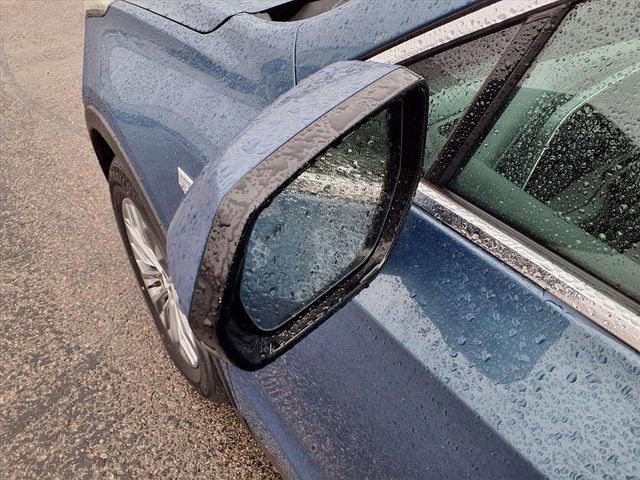 Used 2025 Cadillac XT4 Premium Luxury image 45