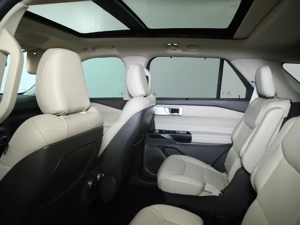 Used 2020 Ford Explorer Platinum w/ Premium Technology Package AWD/4WD image 15