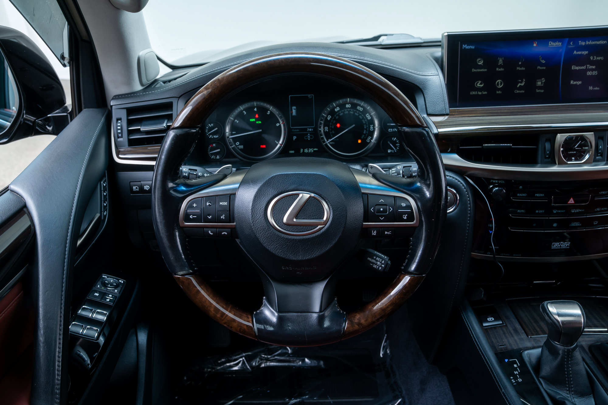 Used 2016 Lexus LX 570 4WD w/ Luxury Package image 10