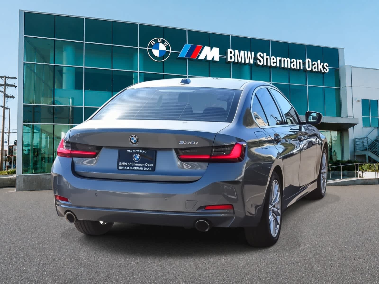 Used 2024 BMW 330i Sedan w/ Convenience Package RWD image 4