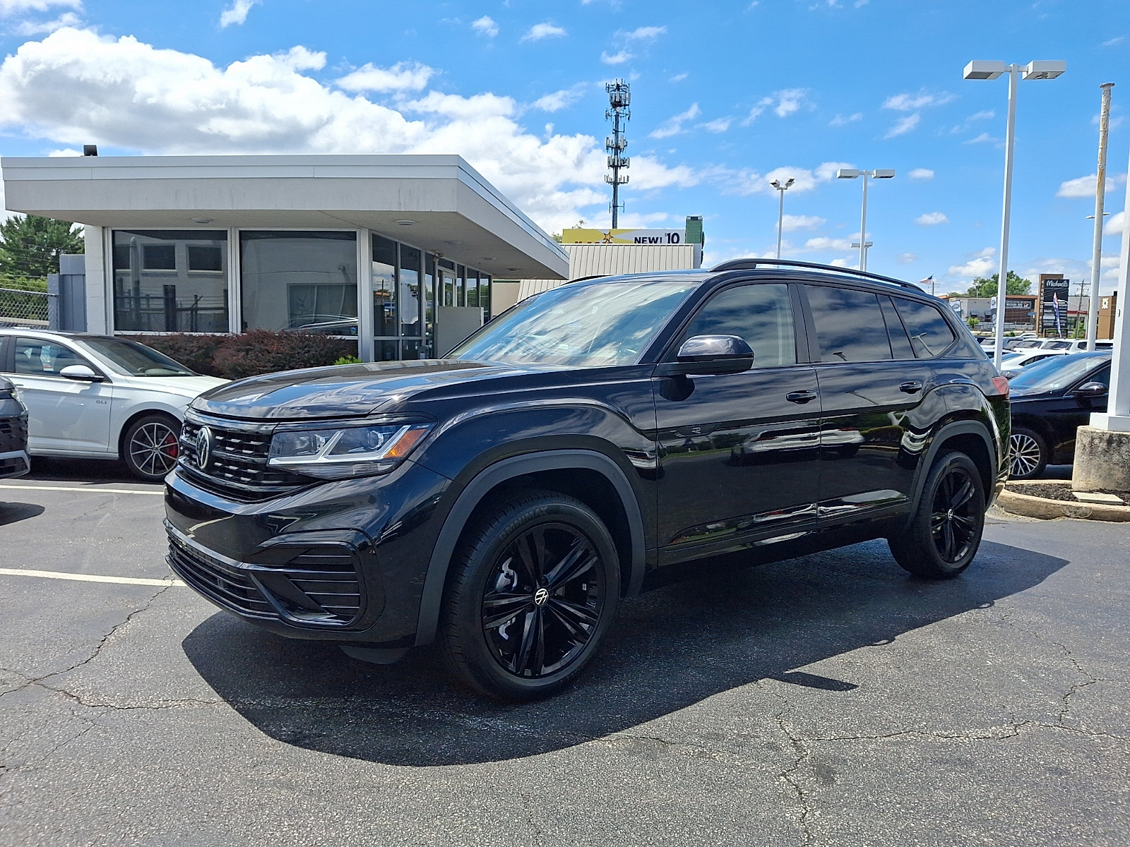 Certified 2023 Volkswagen Atlas SEL R-Line AWD/4WD image 3
