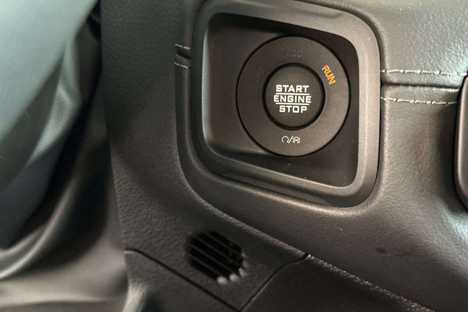 Used 2025 Jeep Wrangler Unlimited Sahara image 22