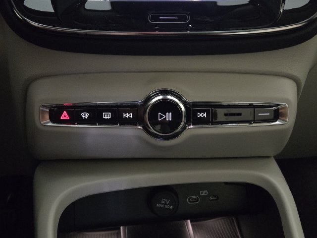 New 2026 Volvo XC40 B5 Plus w/ Protection Package Premier AWD/4WD image 19