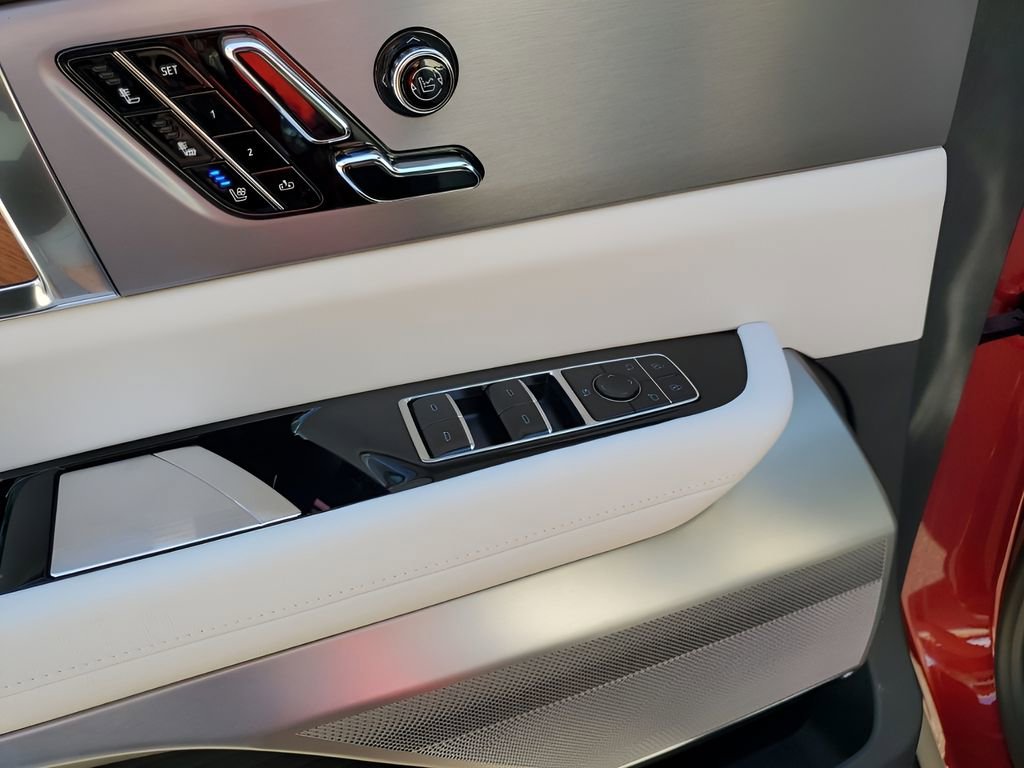 New 2026 Cadillac Vistiq Sport w/ LPO, Floor Liner Package image 29