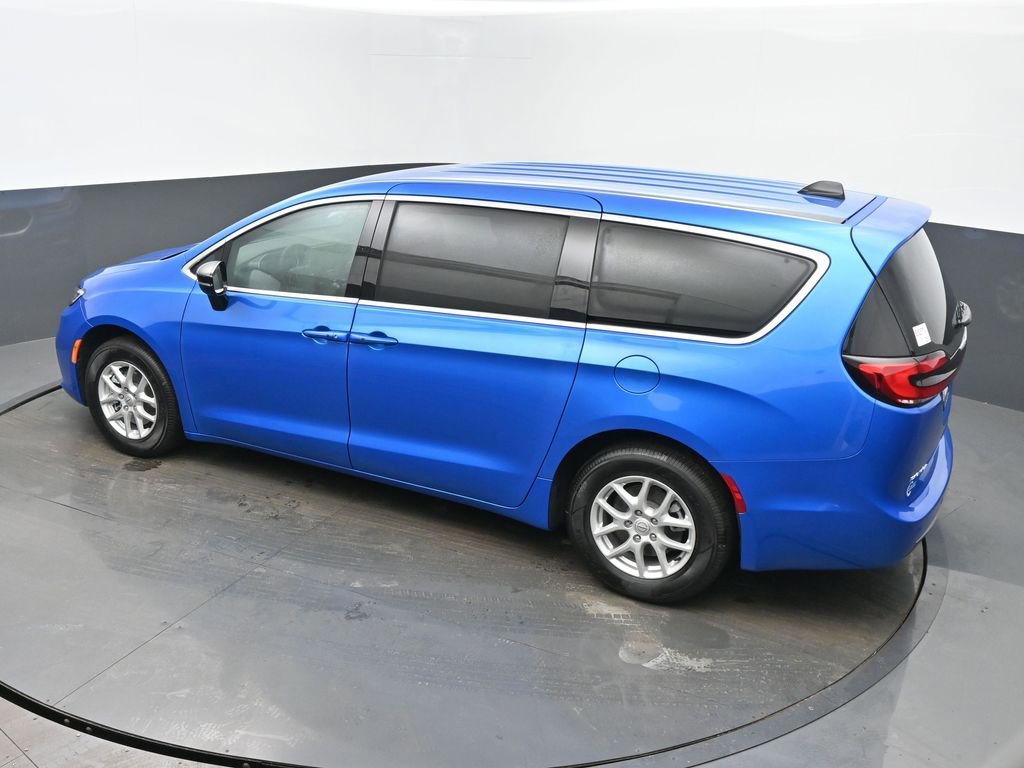 New 2026 Chrysler Pacifica Select image 40