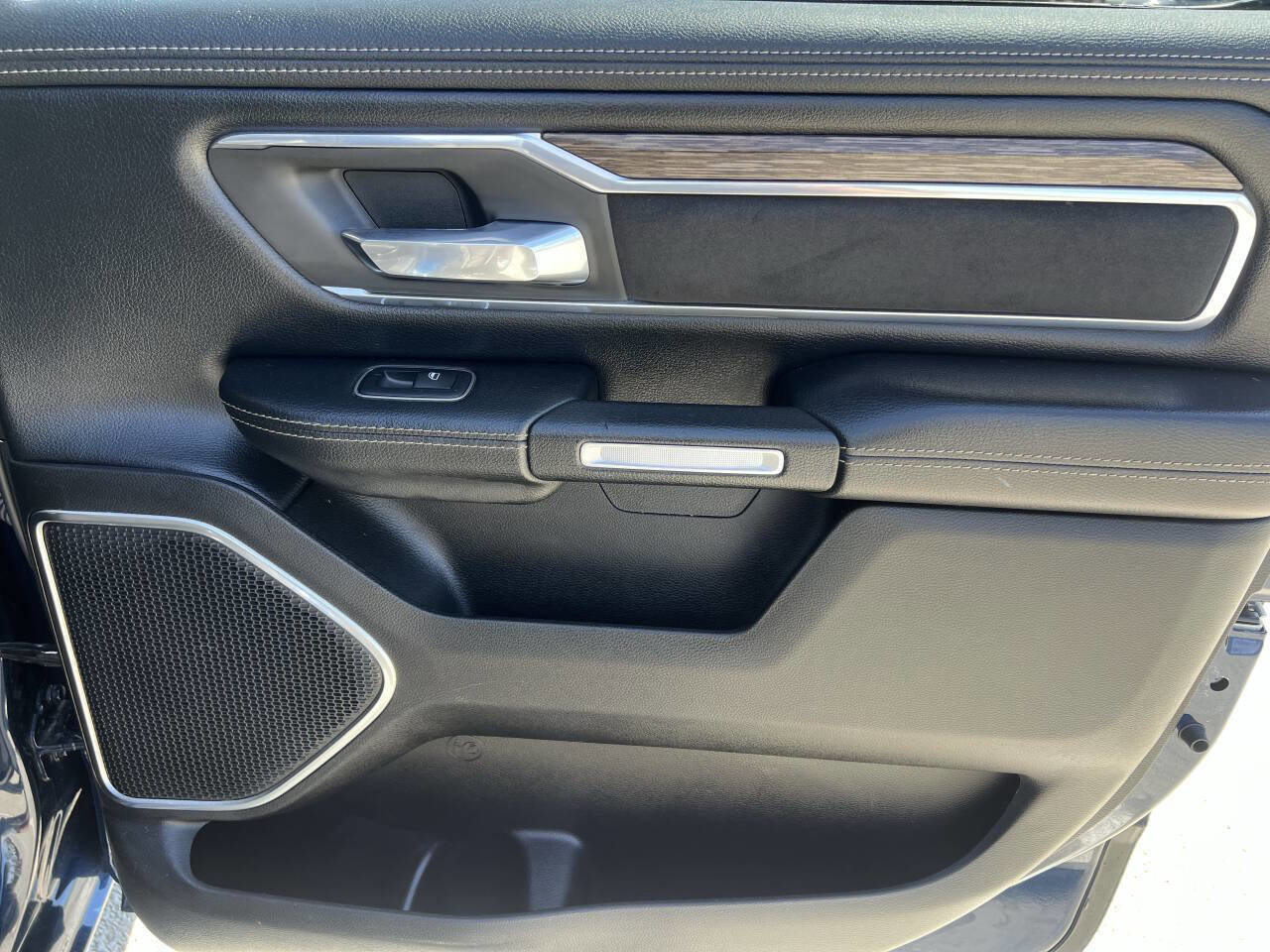 Used 2019 RAM 1500 Laramie image 22